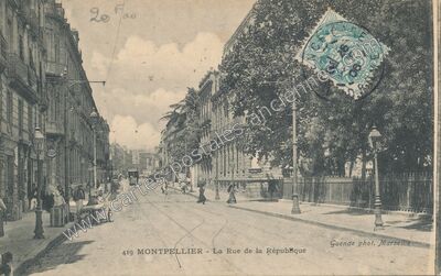 Carte postale ancienne La Rue de la République — Montpellier (Hérault)