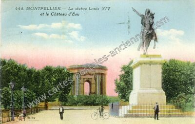 Carte postale ancienne La statue Louis XIV et le Château d'Eau — Montpellier (Hérault)