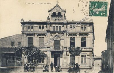 Carte postale ancienne Hôtel de Ville — Olonzac (Hérault)