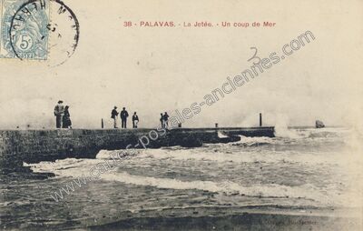 Carte postale ancienne La Jetée. - Un coup de Mer — Palavas-les-Flots (Hérault)