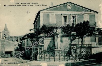 Carte postale ancienne Monument aux Morts 1914-1918 et l'Ecole de Filles — Saint-Pargoire (Hérault)