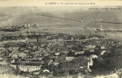 Carte postale ancienne Vue générale de l'Entrée du Port — Sète (Hérault)