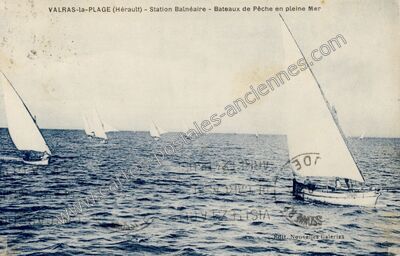Carte postale ancienne Station Balnéaire - Bateaux de Pêche en pleine Mer — Valras-Plage (Hérault)