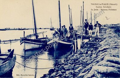 Carte postale ancienne La Jetée - Bateaux Pêcheurs — Valras-Plage (Hérault)