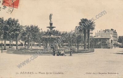 Carte postale ancienne Place de la Citadelle — Béziers (Hérault)