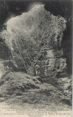 Carte postale ancienne Entrée de la Grotte des Demoiselles ou des Fées — Saint-Bauzille-de-Putois (Hérault)