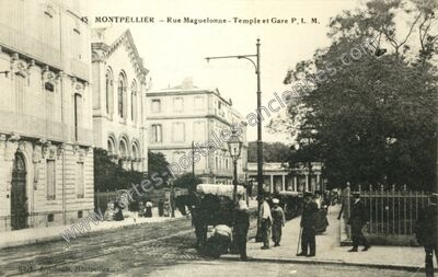 Carte postale ancienne Rue Maguelonne - Temple et Gare P. L. M — Montpellier (Hérault)