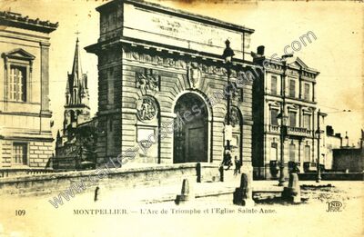 Carte postale ancienne L'Arc de Triomphe et l'Eglise Sainte-Anne — Montpellier (Hérault)