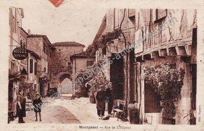 Carte postale ancienne Rue de L'Hôpital — Montpezat (Gers)
