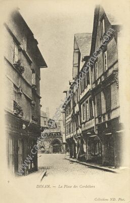 Carte postale ancienne La Place des Cordeliers — Dinan (Côtes-d'Armor)