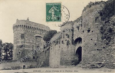 Carte postale ancienne Ancien Château de la Duchesse Anne — Dinan (Côtes-d'Armor)