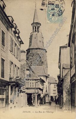 Carte postale ancienne La Rue de l'Horloge — Dinan (Côtes-d'Armor)