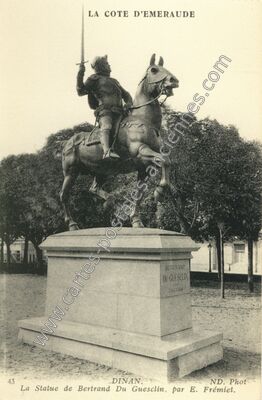 Carte postale ancienne La Statue de Bertrand Du Guesclin — Dinan (Côtes-d'Armor)