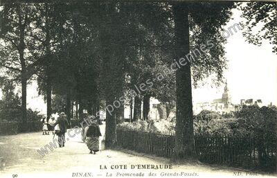 Carte postale ancienne La Promenade des Grands-Fossés — Dinan (Côtes-d'Armor)