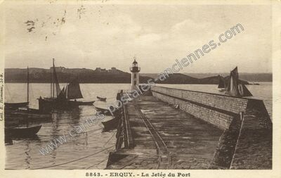 Carte postale ancienne La Jetée du Port — Erquy (Côtes-d'Armor)