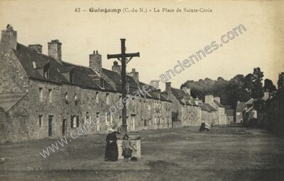 Carte postale ancienne La Place de Sainte-Croix — Guingamp (Côtes-d'Armor)
