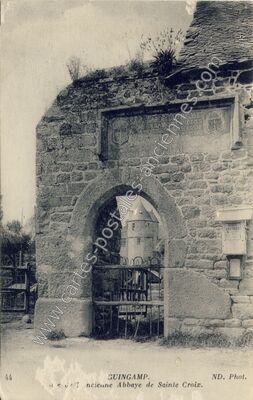 Carte postale ancienne Ancienne Abbaye de Sainte Croix — Guingamp (Côtes-d'Armor)