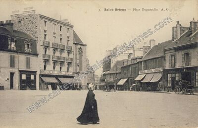 Carte postale ancienne Place Duguesclin — Saint-Brieuc (Côtes-d'Armor)