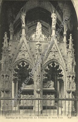 Carte postale ancienne Intérieur de la Cathédrale. Le Tombeau de Saint Yves — Tréguier (Côtes-d'Armor)