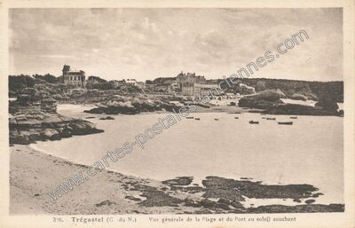 Carte postale ancienne Vue générale de la Plage et du Port au soleil couchant — Trégastel (Côtes-d'Armor)