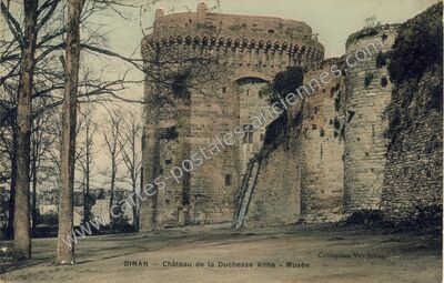 Carte postale ancienne Château de la Duchesse Anne - Musée — Dinan (Côtes-d'Armor)