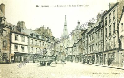 Carte postale ancienne La Fontaine et la Rue Notre-Dame — Guingamp (Côtes-d'Armor)