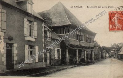 Carte postale ancienne La Maison des Trois Piliers — La Chèze (Côtes-d'Armor)
