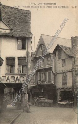 Carte postale ancienne Vieilles Maisons de la Place des Cordeliers — Dinan (Côtes-d'Armor)