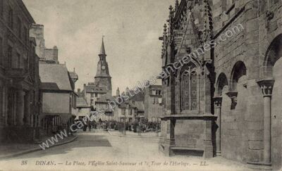 Carte postale ancienne La Place, l'Église Saint-Sauveur et la Tour de l'Horloge — Dinan (Côtes-d'Armor)