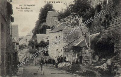 Carte postale ancienne Rue Trottrieux, Vieux Remparts — Guingamp (Côtes-d'Armor)