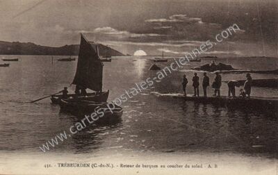 Carte postale ancienne Retour de barques au coucher du soleil — Trébeurden (Côtes-d'Armor)