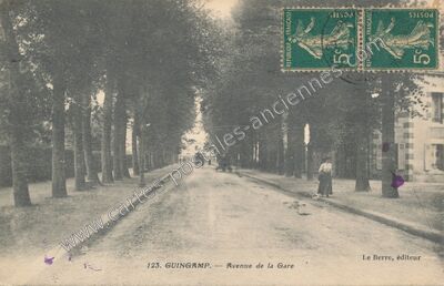 Carte postale ancienne Avenue de la Gare — Guingamp (Côtes-d'Armor)