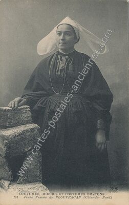 Carte postale ancienne Jeune Femme de PLOUFRAGAN — Ploufragan (Côtes-d'Armor)