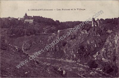 Carte postale ancienne Les Ruines et le Village — Crozant (Creuse)