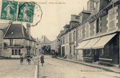 Carte postale ancienne Place du Marché — Genouillac (Creuse)