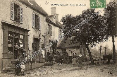 Carte postale ancienne Place de l'Église — Lépaud (Creuse)