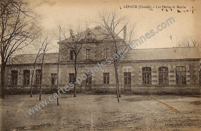 Carte postale ancienne Les Ecoles et Mairie — Lépaud (Creuse)