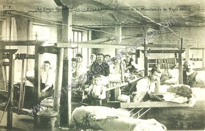 Carte postale ancienne Intérieur de la Manufacture de Tapis Hamot — Felletin (Creuse)
