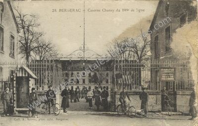 Carte postale ancienne Caserne Chanzy du 108e de ligne — Bergerac (Dordogne)