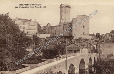 Carte postale ancienne Vue d'ensemble (côté Nord-Ouest) — Bourdeilles (Dordogne)