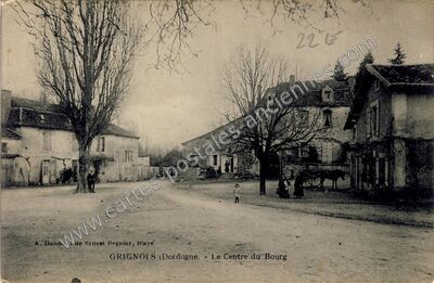 Carte postale ancienne Le Centre du Bourg — Grignols (Dordogne)