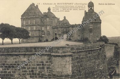 Carte postale ancienne Chateau de Hautefort — Hautefort (Dordogne)
