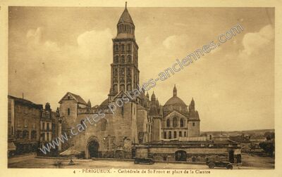 Carte postale ancienne Cathédrale de St-Front et place de la Clautre — Périgueux (Dordogne)