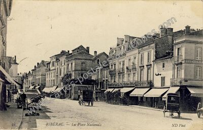 Carte postale ancienne La Place Nationale — Ribérac (Dordogne)