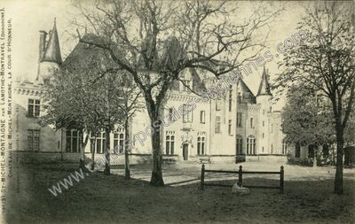 Carte postale ancienne Château de Michel-Montaigne, la Cour d'Honneur — Saint-Michel-de-Montaigne (Dordogne)