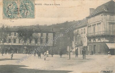 Carte postale ancienne Place de la Liberté — Le Bugue (Dordogne)