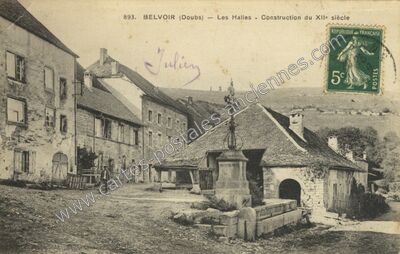 Carte postale ancienne Les Halles - Construction du XIIe siècle — Belvoir (Doubs)