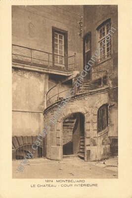 Carte postale ancienne Le Château - Cour Intérieure — Montbéliard (Doubs)