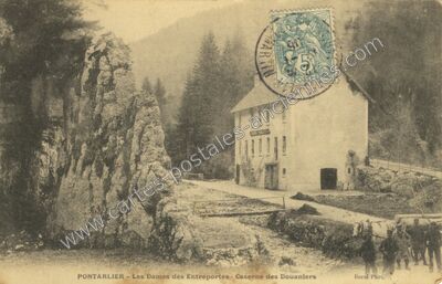 Carte postale ancienne Les Dames des Entreportes — Pontarlier (Doubs)