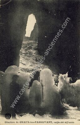 Carte postale ancienne Glacière, vue du côté de l'entrée — Chaux-lès-Passavant (Doubs)